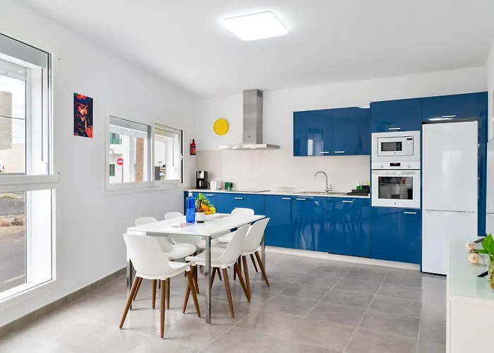 Sparrow Apartman La Santa