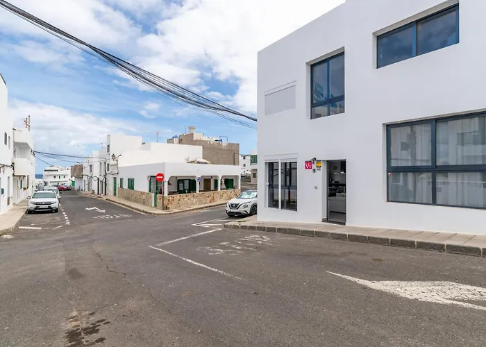 Sparrow Apartman La Santa